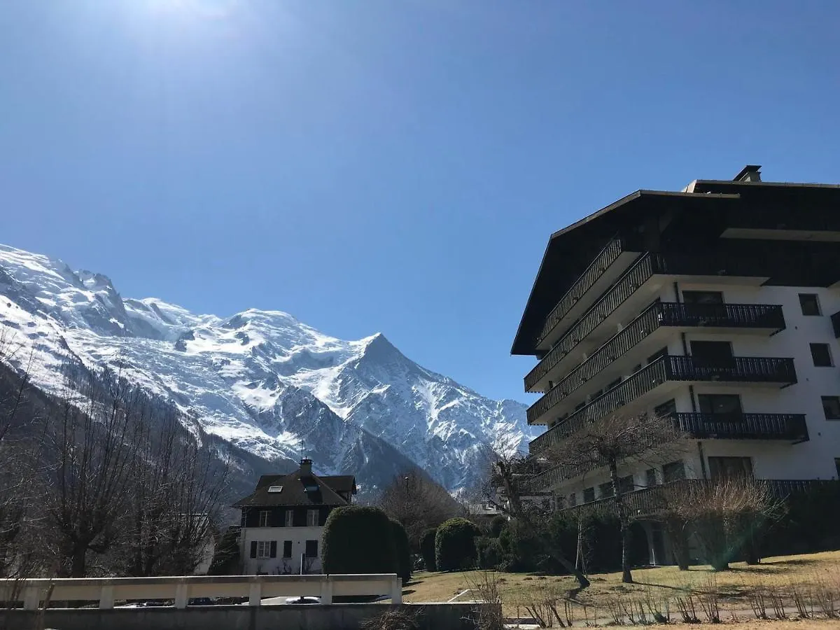 Chamonix: Appt 2P, 4 Pers, Terrasse, Parking, Proche Centre Et Telecabine - Fr-1-507-26 contacts